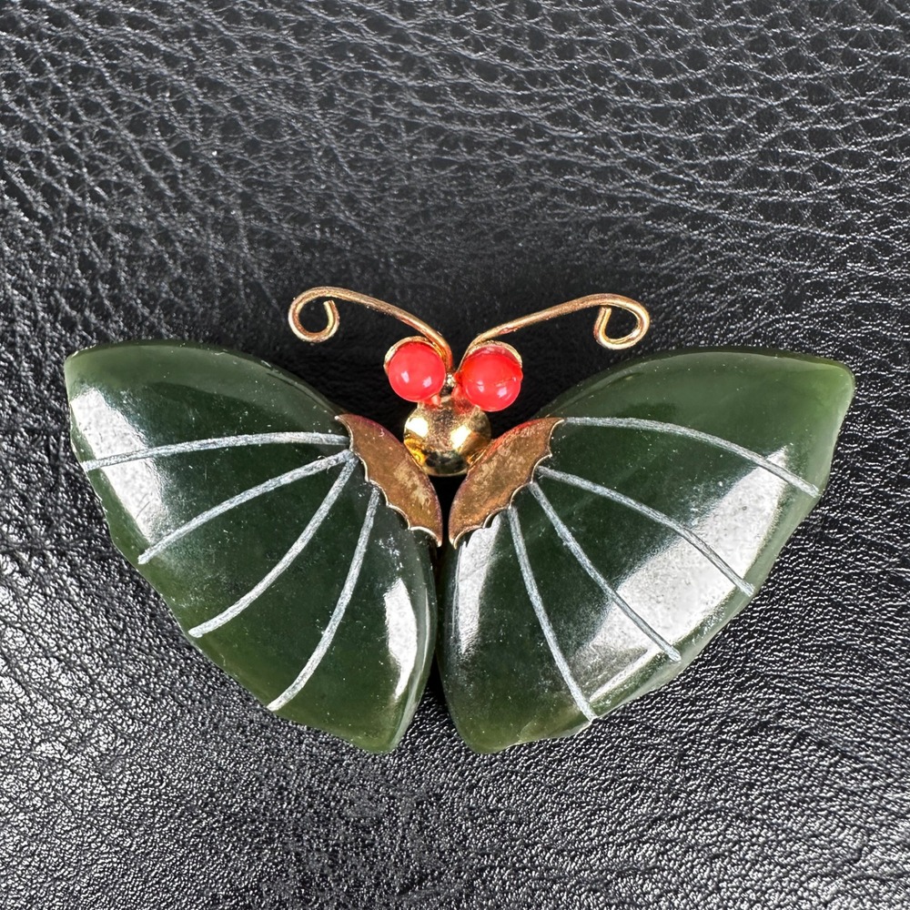 Vintage Nephrite Jade Moth Brooch w/ Red Eyes Gold Wire Antennae‎ Butterfly